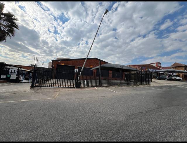 3,057M² WAREHOUSE FOR SALE IN STRIJDOMPARK
